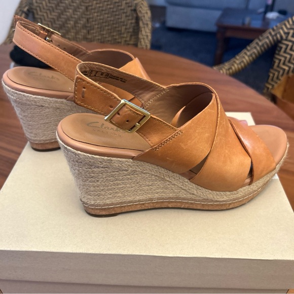 Clarks Amelia Dally Tan Leather Wedge Sandals size 8 - Picture 3 of 8